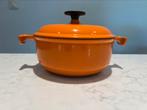 Le Creuset La Mama 17 cm Harmonic Orange in super staat, Huis en Inrichting, Gietijzer, Ophalen of Verzenden, Zo goed als nieuw