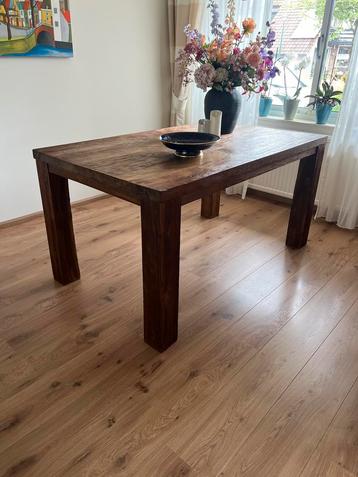 Eikenhouten tafel beschikbaar voor biedingen