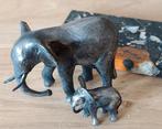 AFRIKAANSE OLIFANT MET JONG WWF VERZILVERD MET MARMER, Verzamelen, Verzenden, Gebruikt, Dier