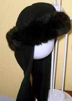 zwarte fleece muts met rand van imitatiebont (uit Frankrijk), Kleding | Dames, Mutsen, Sjaals en Handschoenen, Muts, Zo goed als nieuw
