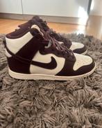 Nike dunk high burgundy, Ophalen, Zo goed als nieuw, Sneakers of Gympen