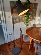 Staande lamp grijs, Huis en Inrichting, Lampen | Vloerlampen, Ophalen, Zo goed als nieuw, 150 tot 200 cm