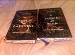 A touch of darkness en a touch of ruin limited edition, Boeken, Ophalen of Verzenden, Zo goed als nieuw