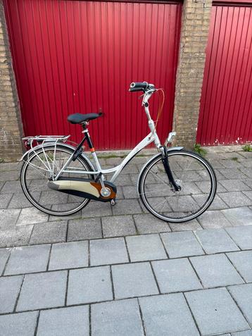 Nette batavus weekend 28 inch 57 cm 8 versnellingen beschikbaar voor biedingen