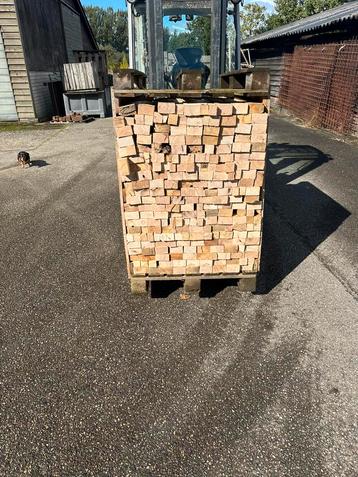 Vast gestapeld haardhout, mix van Hickory, Eik en Essen beschikbaar voor biedingen