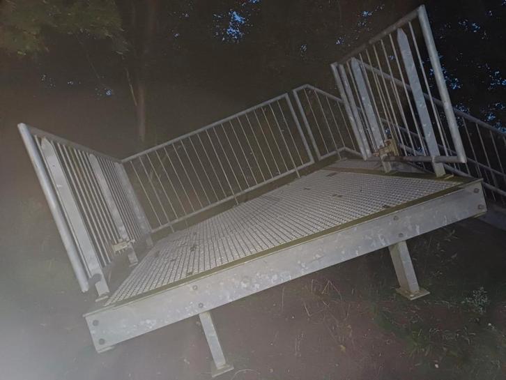 Bordestrap steektrap 19 treden .linksaf, Doe-het-zelf en Verbouw, Ladders en Trappen, Zo goed als nieuw, Trap, 2 tot 4 meter, Ophalen