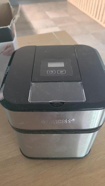 Nieuwe Princess ijsmachine beschikbaar voor biedingen