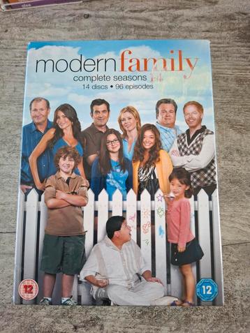 Modern Family seizoen 1 t/m4 totaal 96 afleveringen  beschikbaar voor biedingen