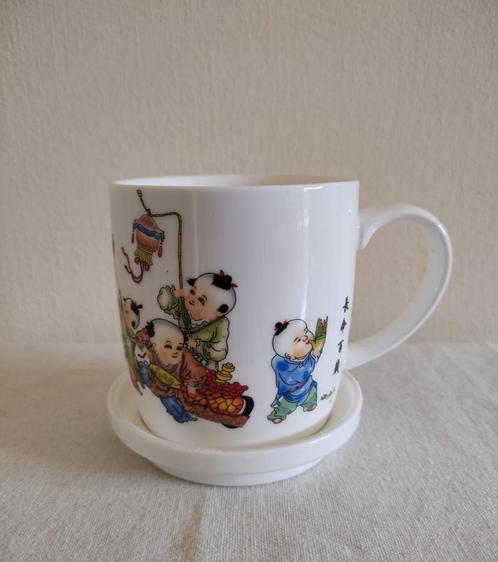 Nieuwe Chinese mok met schaaltje/uniek., Huis en Inrichting, Keuken | Servies, Nieuw, Kop(pen) en/of Schotel(s), Overige stijlen