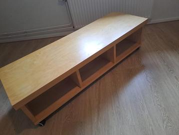 Televisiekast gratis af te halen. beschikbaar voor biedingen