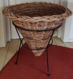 Rotan winkelmand / puntmand in frame, Antiek en Kunst, Ophalen