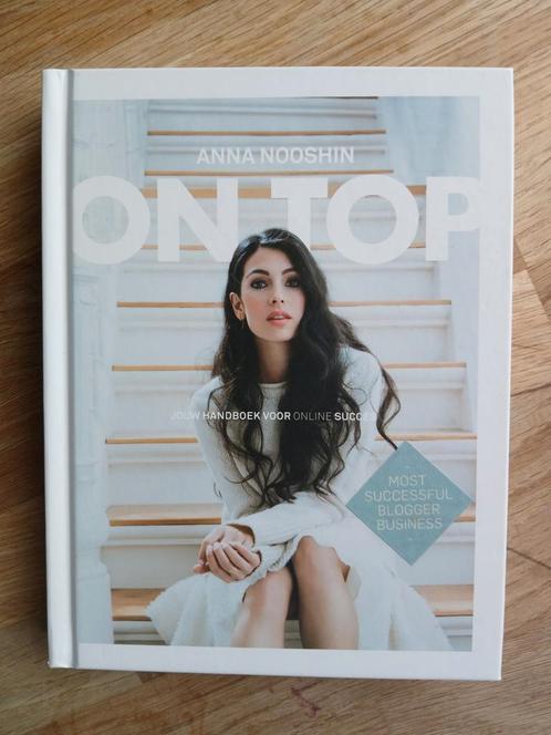 Anna Nooshin - On top, Boeken, Mode, Zo goed als nieuw, Mode algemeen, Ophalen of Verzenden