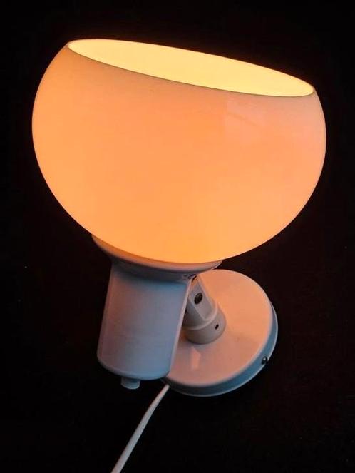 Herda 70 er jr. witte uplighter wandlamp, Antiek en Kunst, Curiosa en Brocante, Verzenden
