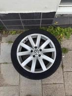 17 inch Volkswagen velgen met zomerbanden, Auto-onderdelen, Banden en Velgen, Ophalen, Banden en Velgen, 17 inch, Zomerbanden