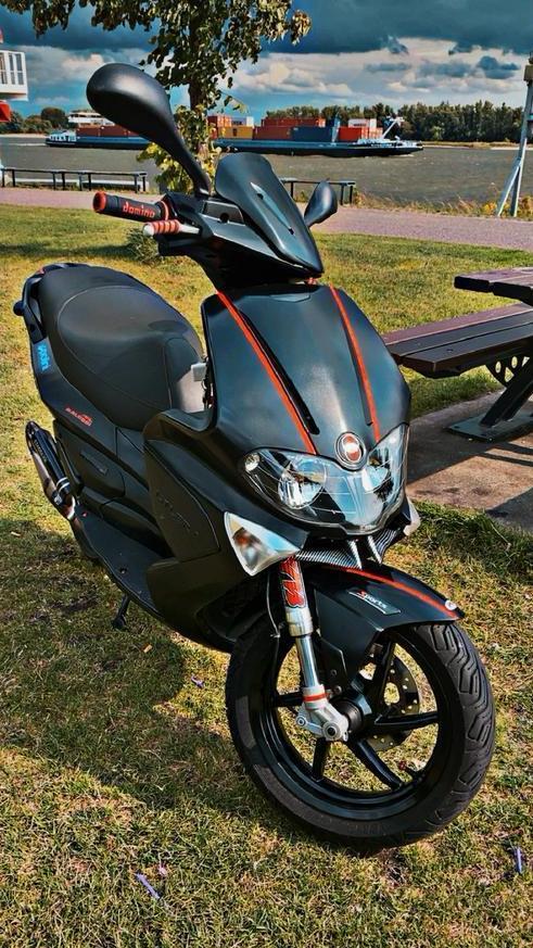 Gilera Runner sp Malossi (70cc watergekoeld & dubbel disc)., Fietsen en Brommers, Scooters | Overige merken, Zo goed als nieuw