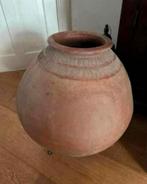 Xl terracotta pot uit indonesië, antiek model op standaard, Huis en Inrichting, Woonaccessoires | Vazen, Ophalen, Overige kleuren