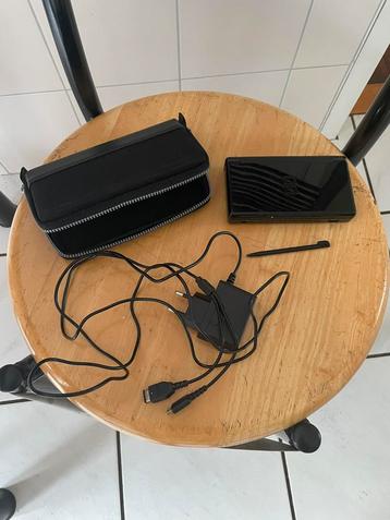 Zwarte nintendo DS lite met oplader mer twee uitgangen,pen. beschikbaar voor biedingen