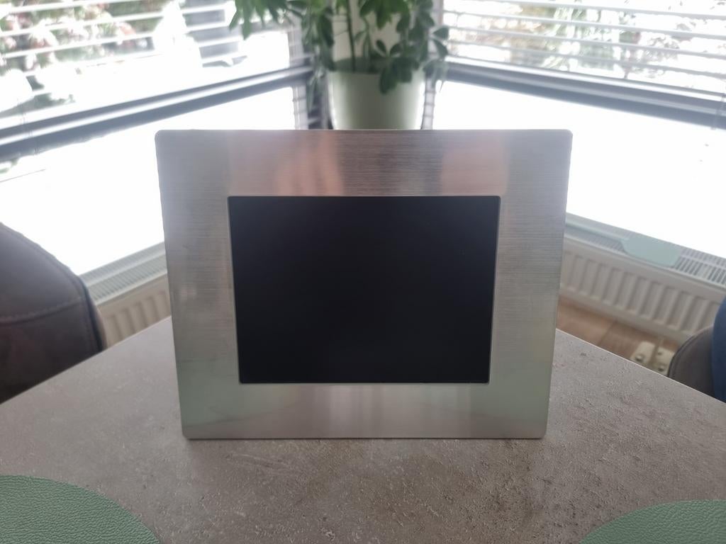 Digitale fotolijst 8 inch – Amerikaanse stekker (5V DC), Audio, Tv en Foto, Fotografie | Digitale fotolijsten, Zo goed als nieuw