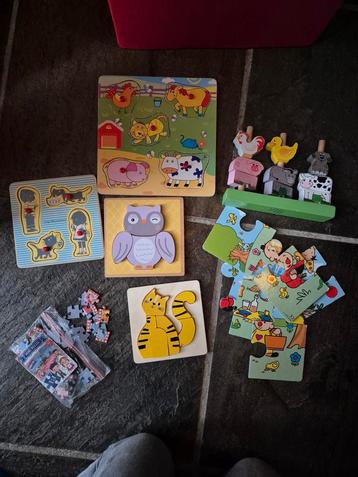 Houten puzzels en nog meer  beschikbaar voor biedingen