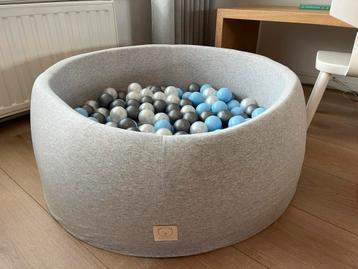 Ballenbak Misio Licht Grijs incl ballen beschikbaar voor biedingen