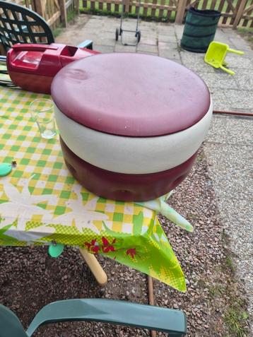 Mooi poefje  te koop teab beschikbaar voor biedingen