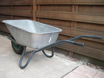 Te huur: kruiwagen met metalen bak en antilek band huren beschikbaar voor biedingen