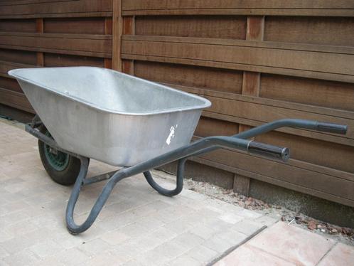 Te huur: kruiwagen met metalen bak en antilek band huren, Tuin en Terras, Kruiwagens, Handmatig, Eenwielig, Ophalen