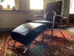 Leolux Helical fauteuil met voetenbank (hocker), Huis en Inrichting, Fauteuils, 75 tot 100 cm, Gebruikt, Metaal, 125 tot 150 cm