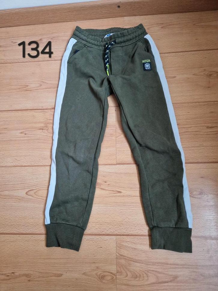 Joggingbroek maat 134 WE groen, Kinderen en Baby's, Kinderkleding | Maat 134, Zo goed als nieuw, Jongen, Broek, Ophalen of Verzenden