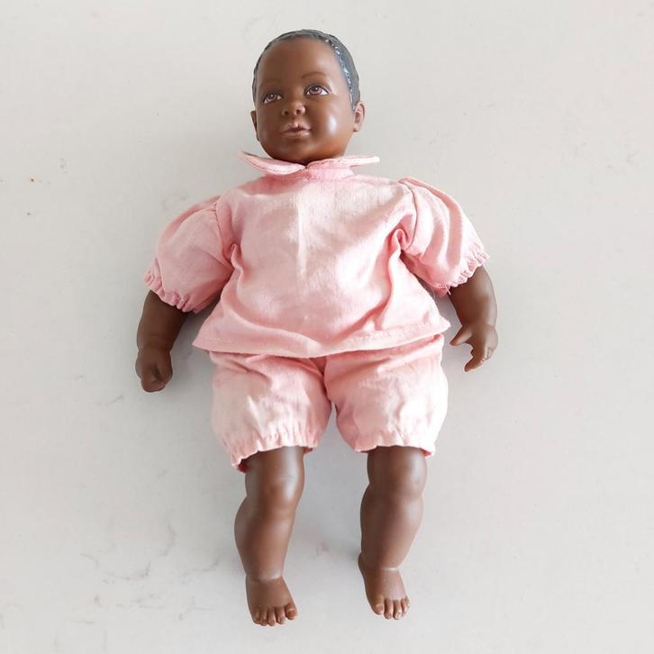 Heidi Ott Pop - Donker - Nieuw in Doos nu 32.50 Weesp, Kinderen en Baby's, Speelgoed | Poppen, Nieuw, Babypop, Ophalen of Verzenden