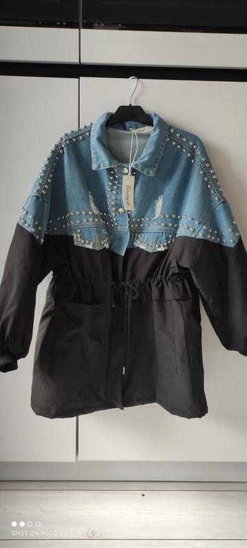 NIEUW Stoere  jas,   jeans en studs maat M  / L beschikbaar voor biedingen