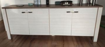 Selling the almost new wardrobe as I am moving abroad  beschikbaar voor biedingen