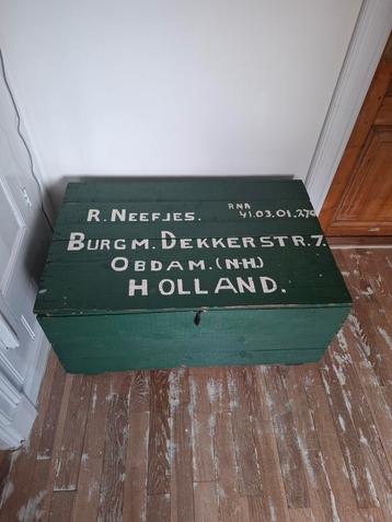 Oude groene Houten Kist met tekst beschikbaar voor biedingen
