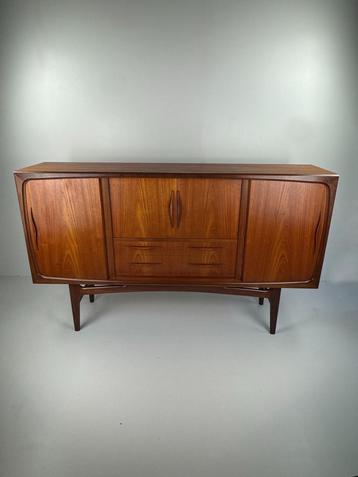Danish Mid-Century Teak Sideboard beschikbaar voor biedingen