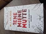 M.J. Arlidge - Iene Miene Mutte, Boeken, Thrillers, Ophalen of Verzenden, Zo goed als nieuw, Nederland, M.J. Arlidge