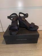 Tommy Hilfiger donker blauwe sleehak sandalen pumps mt 38, Schoenen met lage hakken, Blauw, Ophalen of Verzenden, Zo goed als nieuw