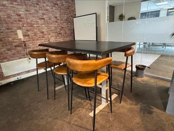 Statafel met massief eiken boomstamblad beschikbaar voor biedingen