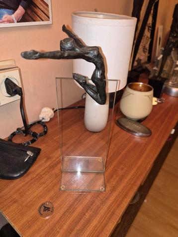 Bronzen Beeld van Turnster op Glazen Voet beschikbaar voor biedingen