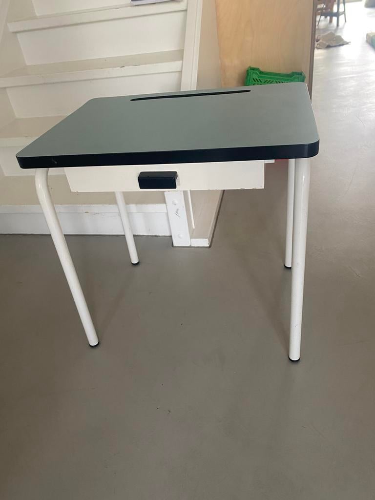 Kinderbureautje van Les Gambettes, Ophalen, Gebruikt, Tafel(s)