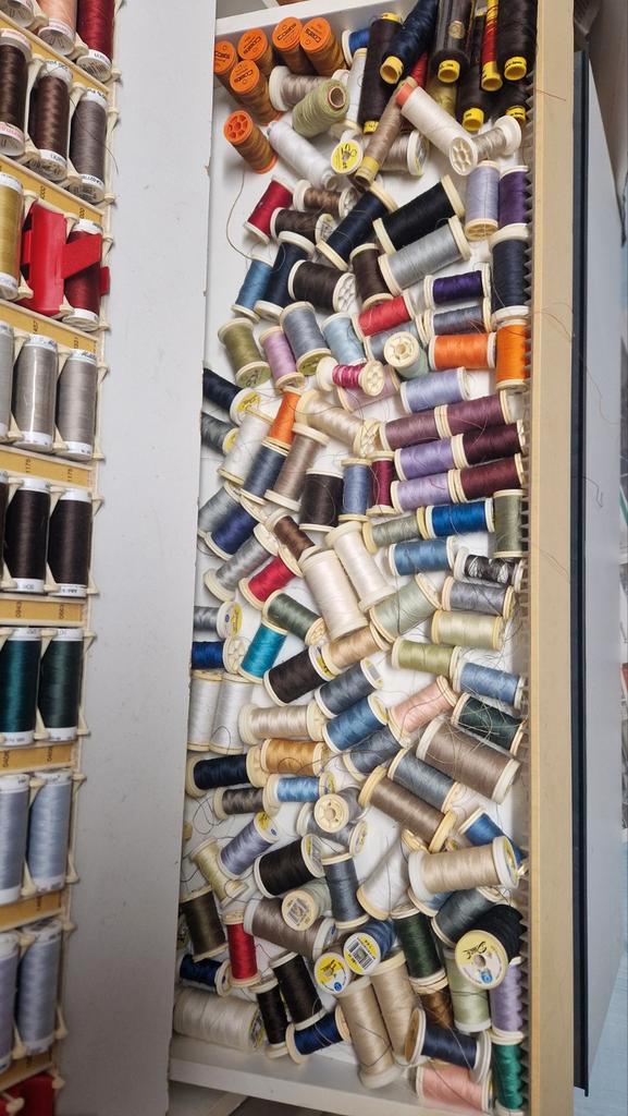 125+ Aangebroken Klosjes Garen, Hobby en Vrije tijd, Naaien en Fournituren, Gebruikt, Garen of Naald(en), Ophalen of Verzenden