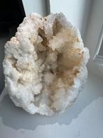 bergkristal geode, Verzamelen, Mineralen en Fossielen, Ophalen of Verzenden, Mineraal