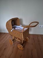 Rieten poppenwagen met beddegoed en pop, Ophalen, Gebruikt, Overige typen, Met wieltjes