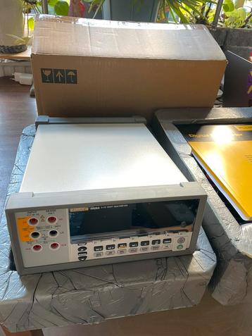 Fluke 8808A digitale bench multimeter NIEUW beschikbaar voor biedingen