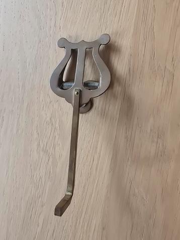 Antieke marslier of harpje, een accessoire tbv bladmuziek  beschikbaar voor biedingen