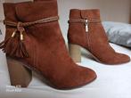 Dames laarsje Bruin Suede, Ophalen, Bruin, Lage of Enkellaarzen, Bershka