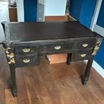 Mooi houten bureau met versiering. Koloniaal, piratenbureau, Ophalen