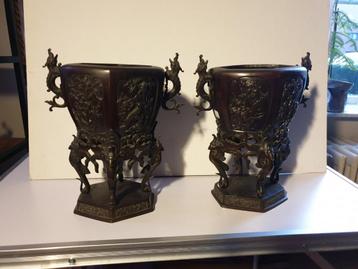 Paar 6 hoekige Japanse antieke Bronzen Wierookbranders  beschikbaar voor biedingen