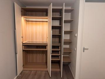 IKEA PAX kast 150x236 cm met verlichting - afbeelding 4
