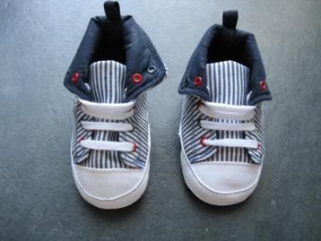 PRIMARK babyschoentjes, 6-9 months, NIEUW!!! (0288) beschikbaar voor biedingen