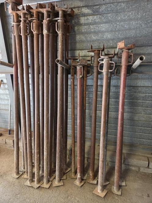 24 bouwstempels / schroefstempels /  bouwstutten / stutten, Doe-het-zelf en Verbouw, Steigers, Gebruikt, Overige typen, 2 tot 5 meter